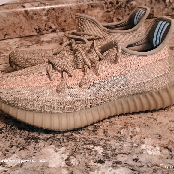 YEEZY BOOST 350 v2 - SAND TAUPE MEN SIZE 6.5 AUTHENTIC (NEW) - Picture 8 of 13